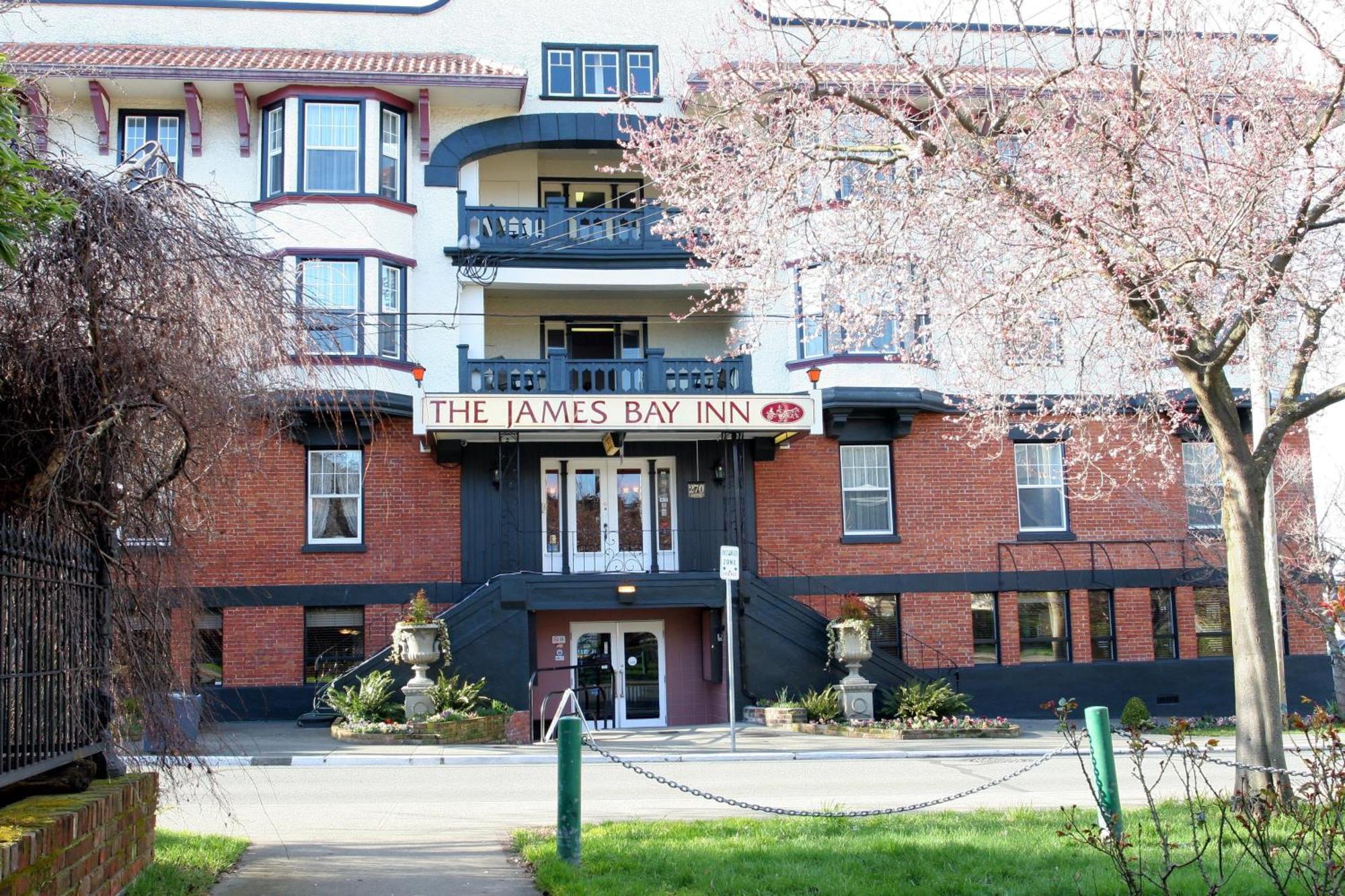 James Bay Inn Hotel, Suites & Cottage Victoria Exterior photo